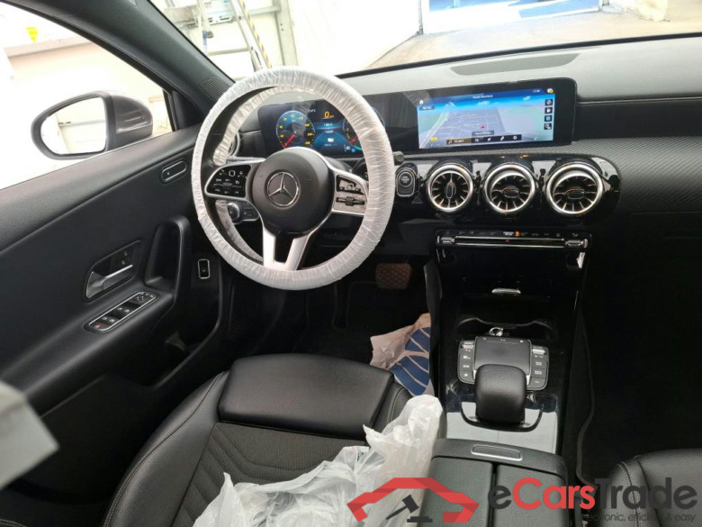 MERCEDES-BENZ Classe A Compact / 2018 / 5P / Berline A 250 e Business Line 8G-DCT #6