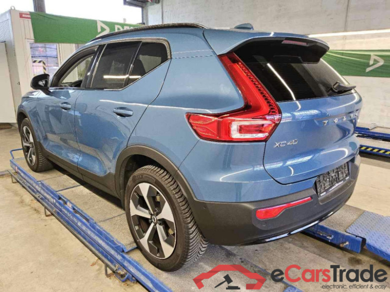 Volvo XC40 (2017->) DE - SUV5 B4 2WD EU6d, Plus Dark, (Facelift) 2022 - 2024 #4