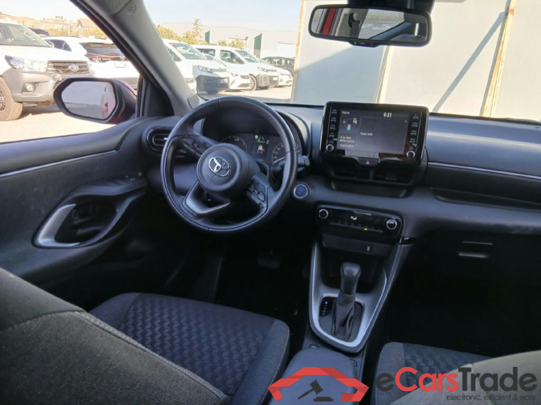 TOYOTA Yaris / 2020 / 5P / berlina con portón 1.5 120H Active Tech #3