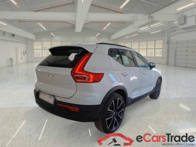 VOLVO XC40 / 2021 / 5P / SUV T5 RECHARGE PLUG-IN AUTO ULTIMATE DARK #2