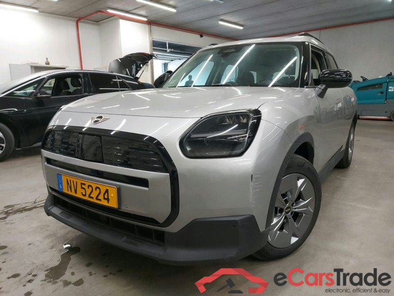 MINI - MIN COUNTRYMAN E 204PK With Climatic & Navigation & Cruise Control & Park Sensors Front & Rear  * ELECTRIC *