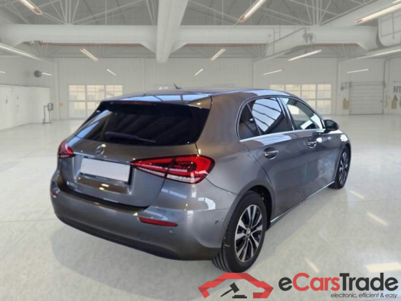MERCEDES-BENZ CLASSE A / 2018 / 5P / BERLINA A 180 D BUSINESS EXTRA #2