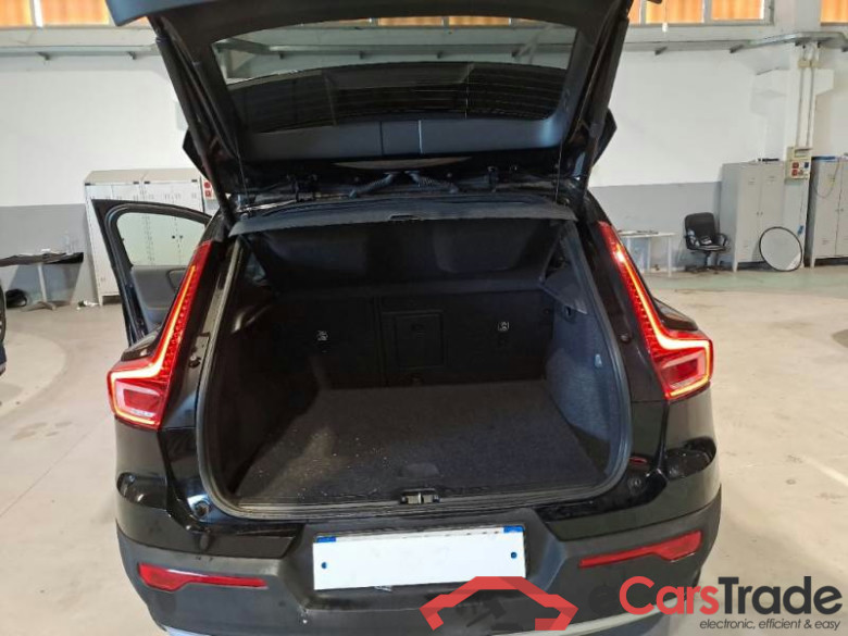 VOLVO XC40 / 2017 / 5P / SUV T3 AUTOMATICO MOMENTUM PRO #5
