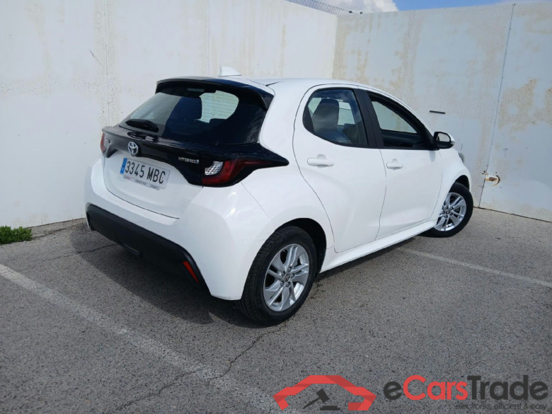 TOYOTA Yaris / 2020 / 5P / berlina con portón 1.5 120H Business Plus #2