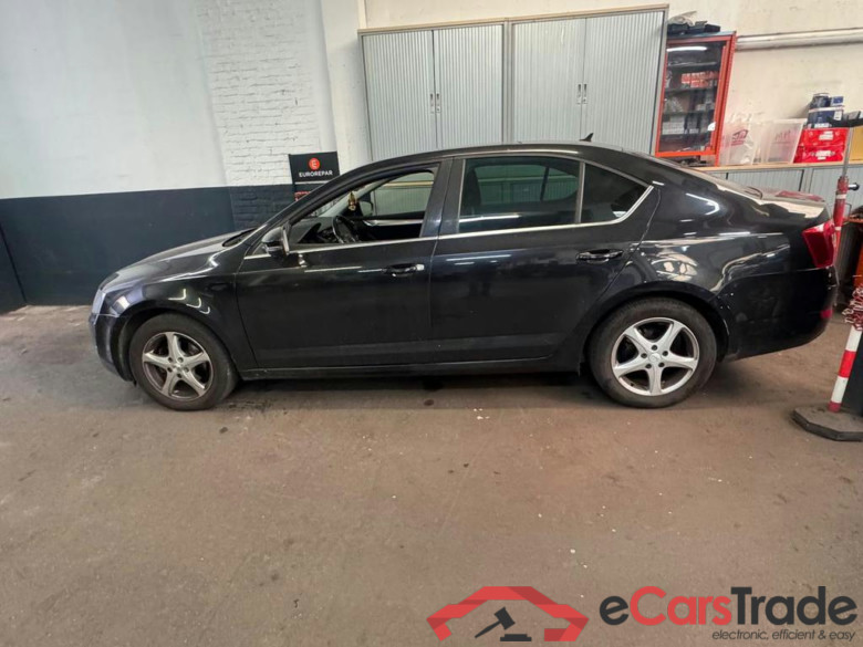 SKODA Octavia Dsl 1.6 CR TDi Ambition DSG #3