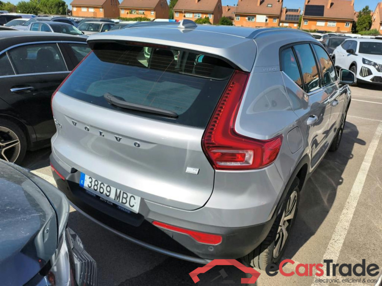 VOLVO XC40 / 2021 / 5P / todoterreno 1.5 T5 Recharge PHEV Bright Auto #2