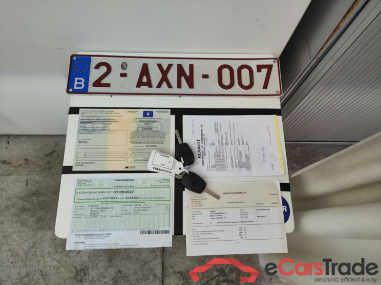 Renault Trafic L2H1 dCi 120 Grand Confort 2.9T 4d #4