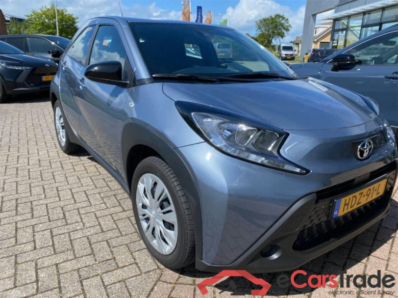 TOYOTA Aygo X 1.0 VVT-i S-CVT Play #2