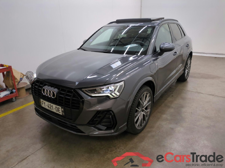 AUDI Q3 / 2018 / 5P / SUV 45 TFSI E 245 S TRONIC S LINE