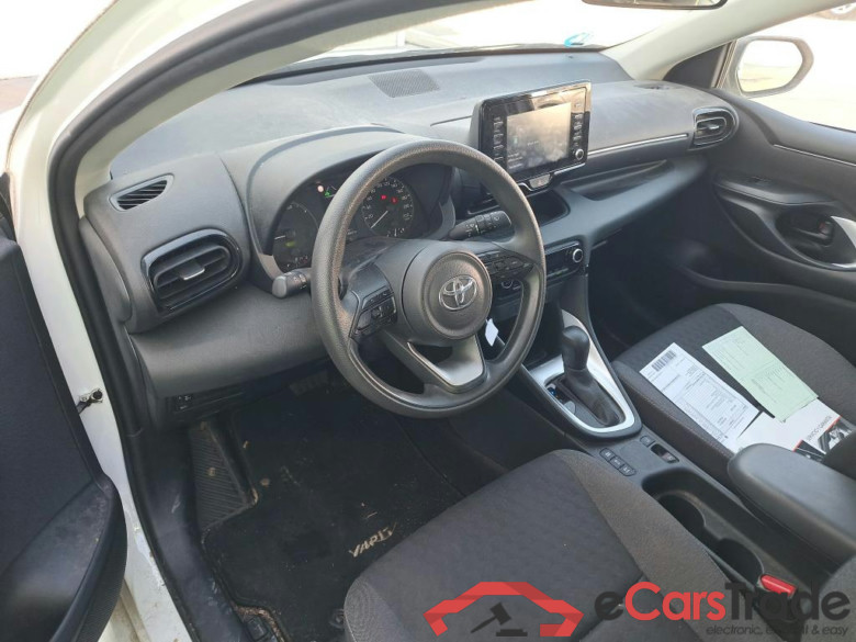 TOYOTA Yaris / 2020 / 5P / berlina con portón 1.5 120H Business Plus #3